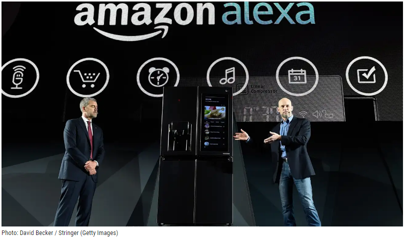 Презентация Amazon экспериментальной модели умного холодильника проекта "Project Pulse". Источник: сайт https://gizmodo.com/amazon-is-building-a-smart-fridge-that-knows-what-you-e-1847803063