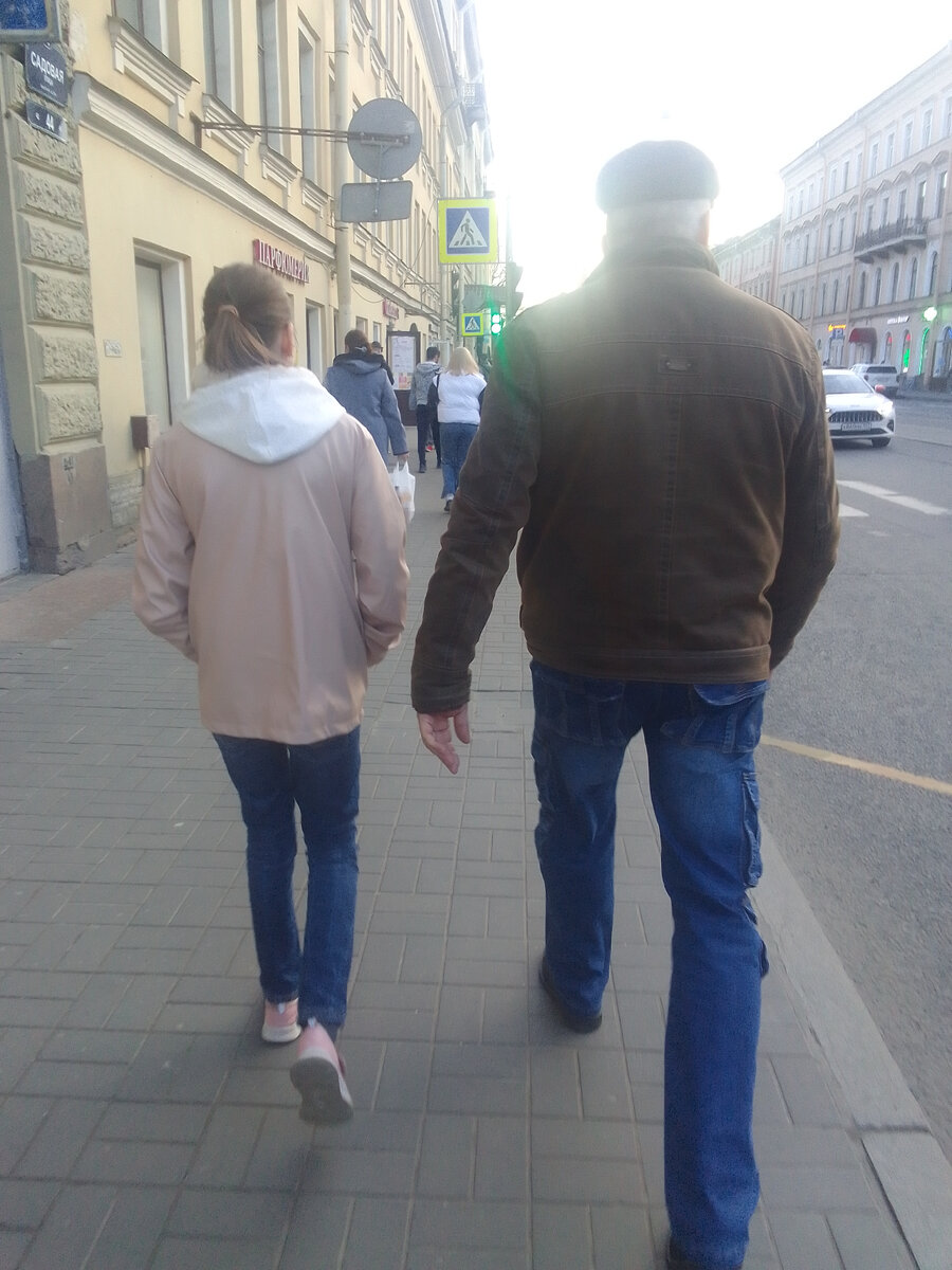 Папа с дочкой.