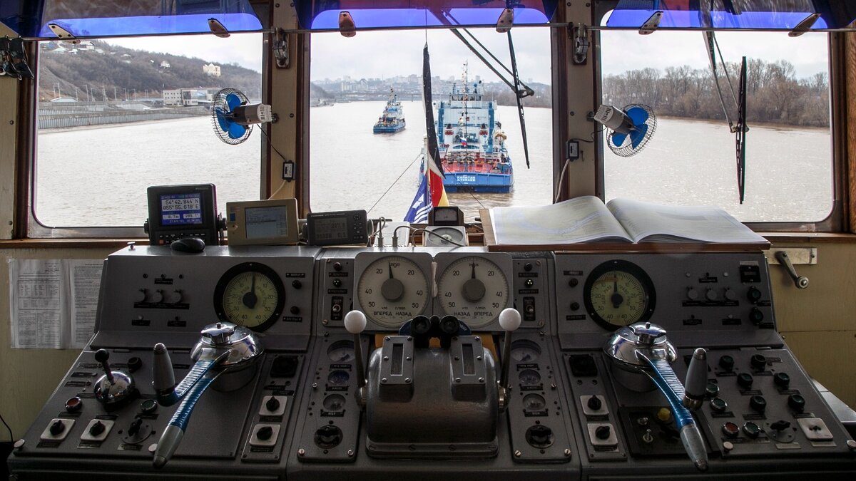     Российский моряк Тимофей Колчанов, попавший в плен к иранским военным, трудится на судне MCS Aries. Он вышел на связь со своими родными. По данным новых медиа, мужчина родом из Приморья, и он — единственный россиянин на захваченном борту. Что об этом известно, читайте в нашем материале.