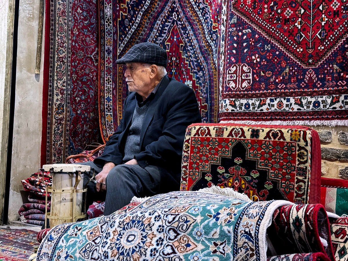 Иран. Продавец ковров. Фото автора