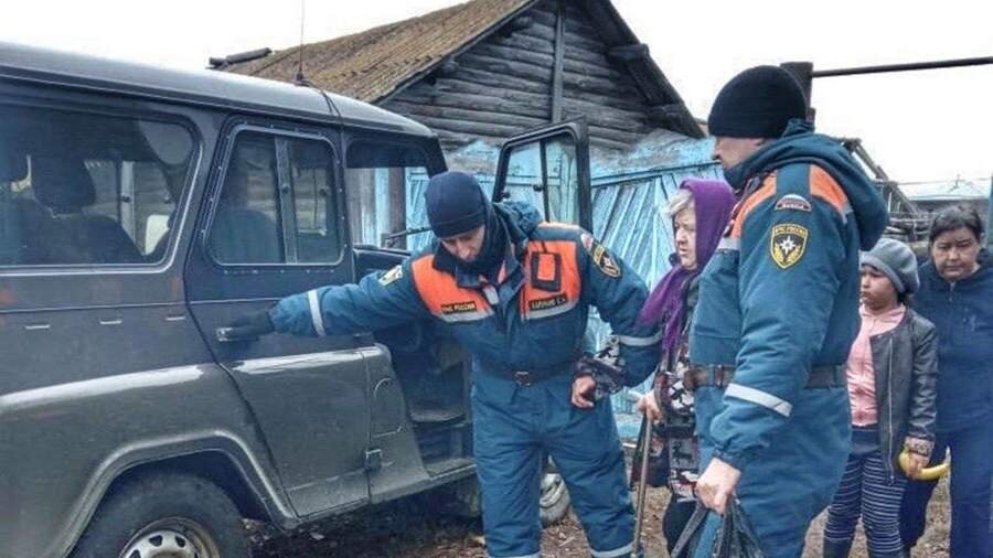 https://cdn.iz.ru/sites/default/files/styles/900x506/public/news-2024-04/v-kurganskoy-oblasti-prodolzhaetsya-preventivnaya-evakuaciya-grazhdan-iz-naselennyh-punktov-podverzhennyh-zatopleniyu_17125714581062724153__2000x2000.jpg?itok=6xnX8Zpy