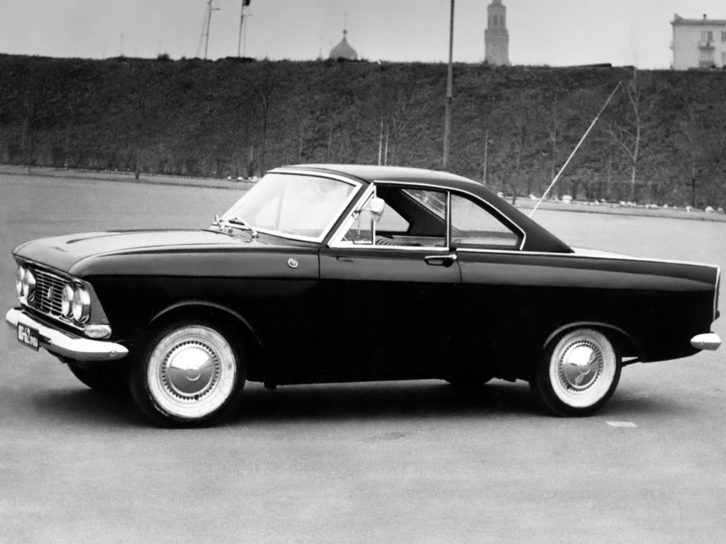    Построенный всего в двух экземплярах опытный образец купе-кабриолета Москвич-408 — это, пожалуй, один из самых красивых, стильных и элегантных автомобилей, родившихся в Советском Союзе и, к сожалению, не добравшихся до конвейера. Эти двухместные «Туристы» со съемным жестким верхом были созданы по просьбе бельгийского дистрибьютора автомобилей «Москвич» и «Волга», пожелавшего получить на реализацию машину с открытым кузовом. Нишевую модель сделали из пары обычных седанов, срезав им крышу, убрав пару лишних дверей и укоротив салон до конфигурации 2+2.