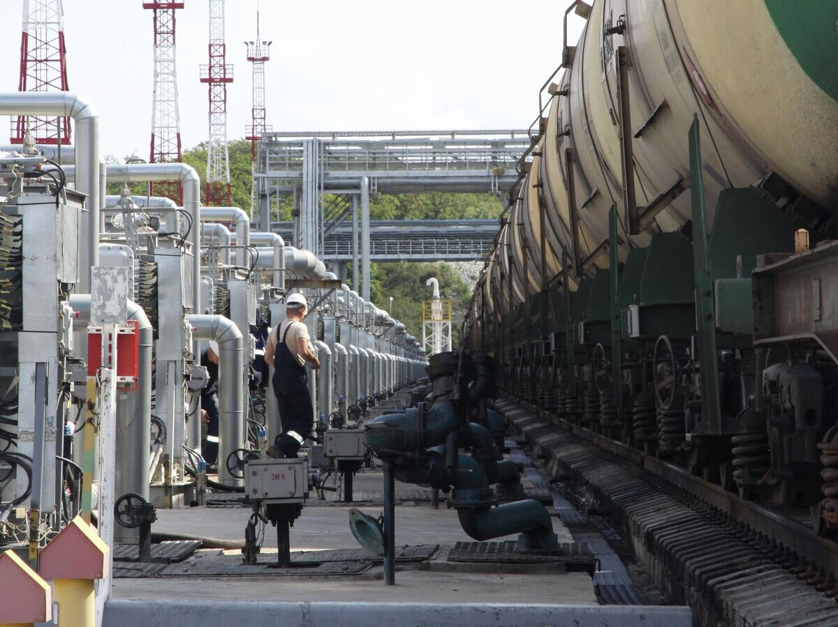 Цистерны в нефтеналивном порту© РИА Новости / Светлана Майорова