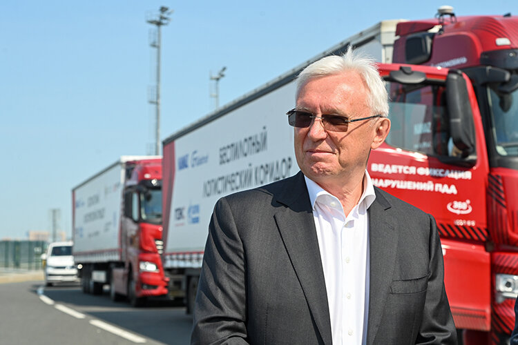    Когогин и КАМАЗ по-прежнему на хорошем счету у Владимира Путина. Сергей Анатольевич хоть и не возглавлял в этот раз предвыборный штаб президента, но был в списке доверенных лиц.   
Фото: rais.tatarstan.ru