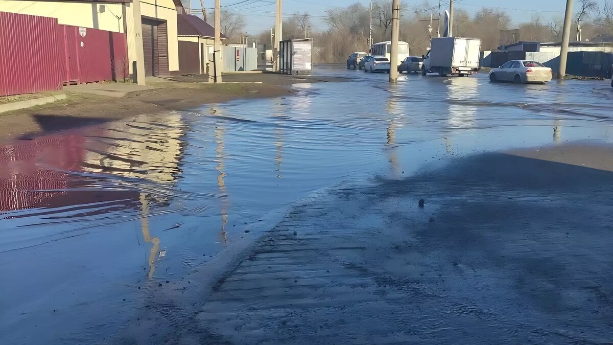 Вода отступает: жители Оренбурга отмечают снижение уровня в затопленных  районах | 56orb.ru | Дзен