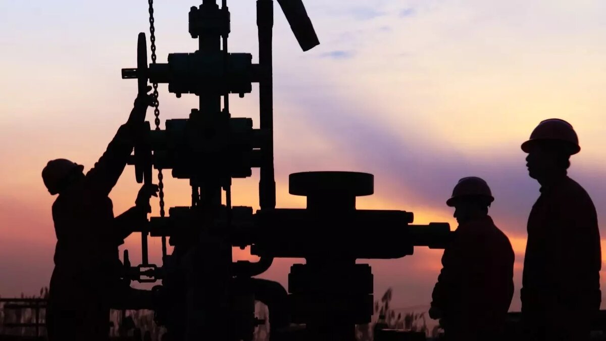     Нефть еще долго будет пользоваться спросом на планете, но для ее извлечения потребуются новые технологии, считает глава «Газпром нефти»