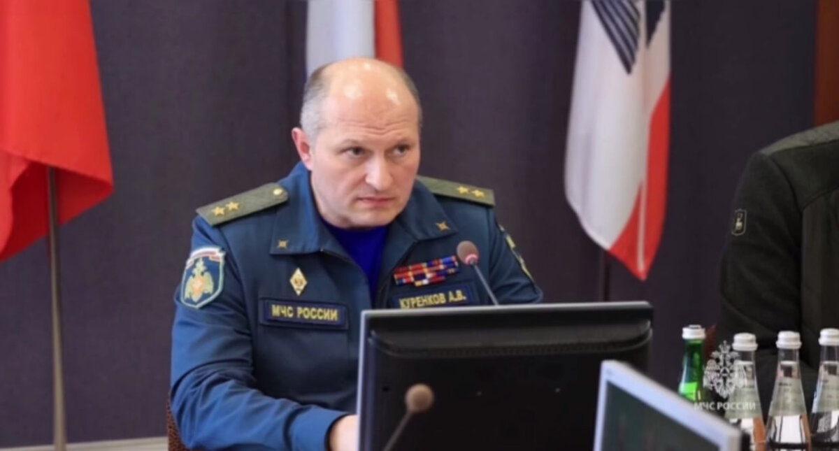    Глава МЧС России вновь вылетел в Оренбургскую область. Он посетит Орск