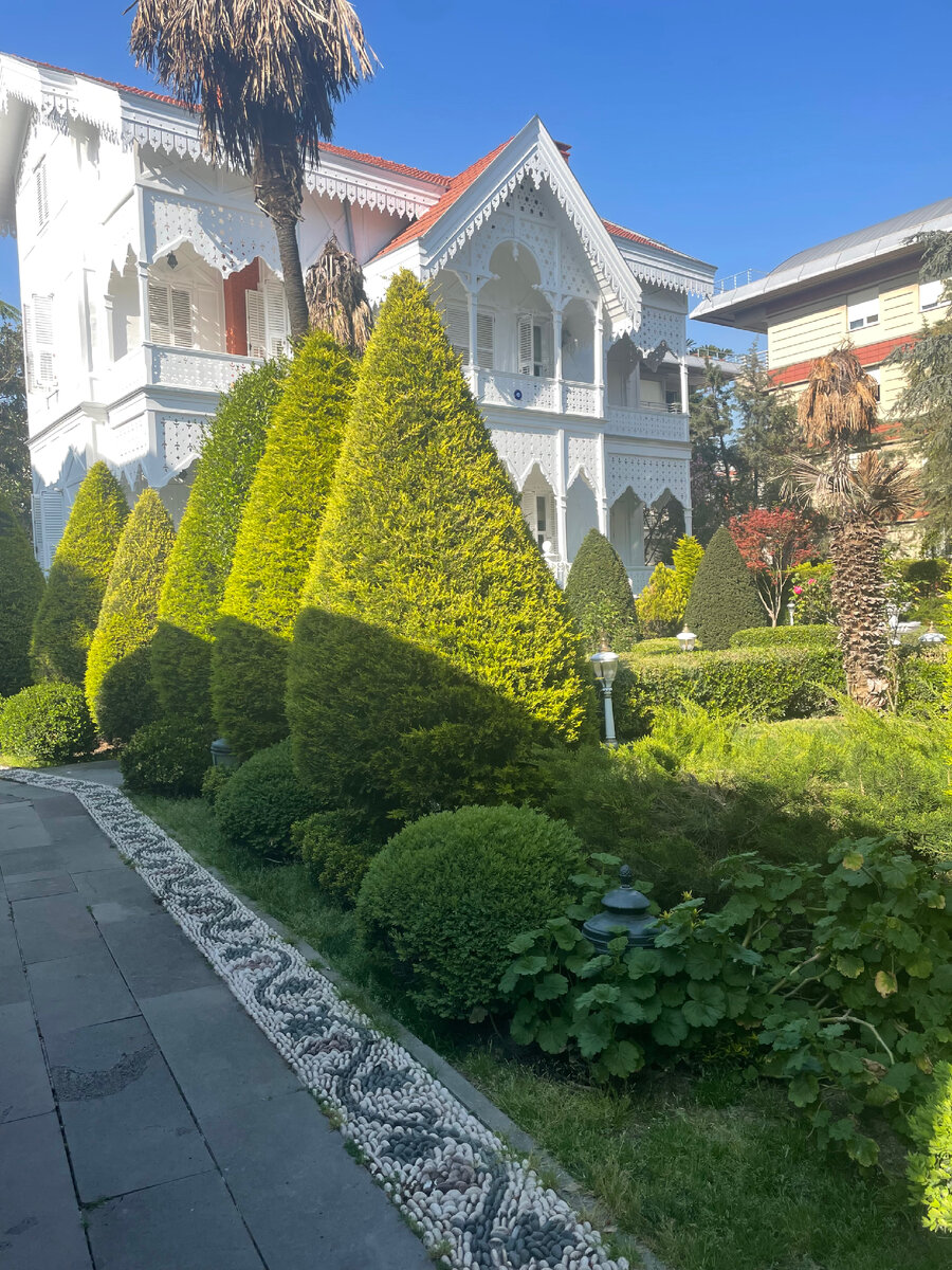 Тот самый особняк , где был подписан Сан-Стефанский Мирный договор