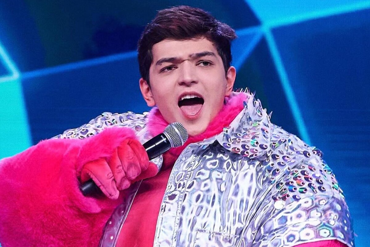     «Я подвергался нападкам со стороны шоу-бизнеса»: Акмаль после разоблачения на шоу «Маска» пожаловался на звезд