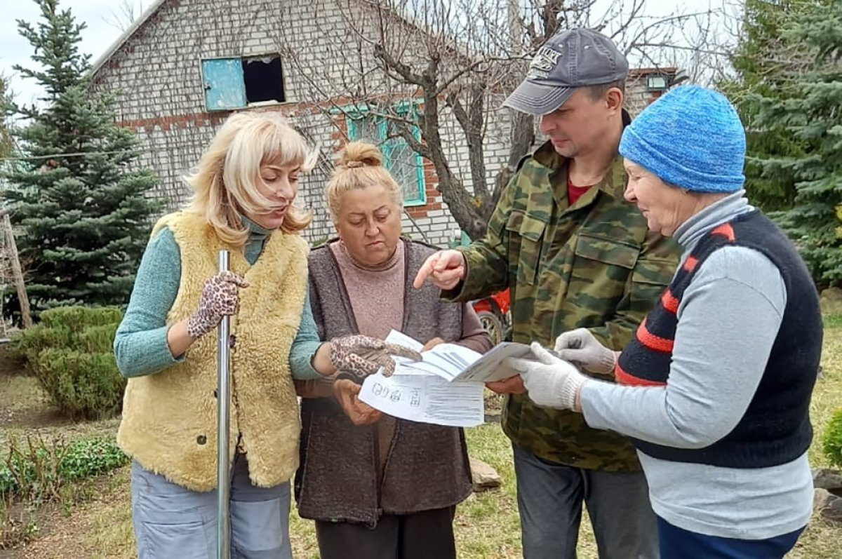 Вылетели в трубу. Жители Волгограда попали в историю с «душком» | АиФ  Волгоград | Дзен