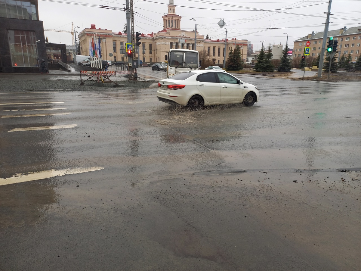    Ливневая система Петрозаводска не справляется, дороги покрыты лужами Ксения Сорокина