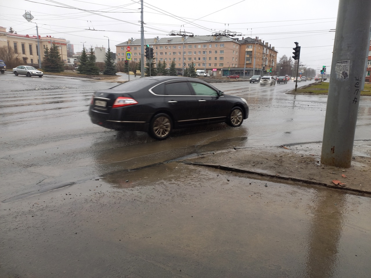    Ливневая система Петрозаводска не справляется, дороги покрыты лужами Ксения Сорокина