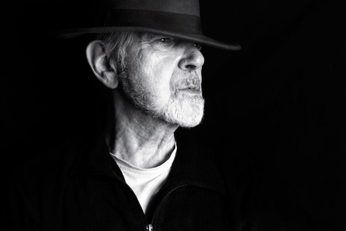 Нигилист — это человек, который не подчиняется никаким авторитетам, не принимает на веру никакие принципы