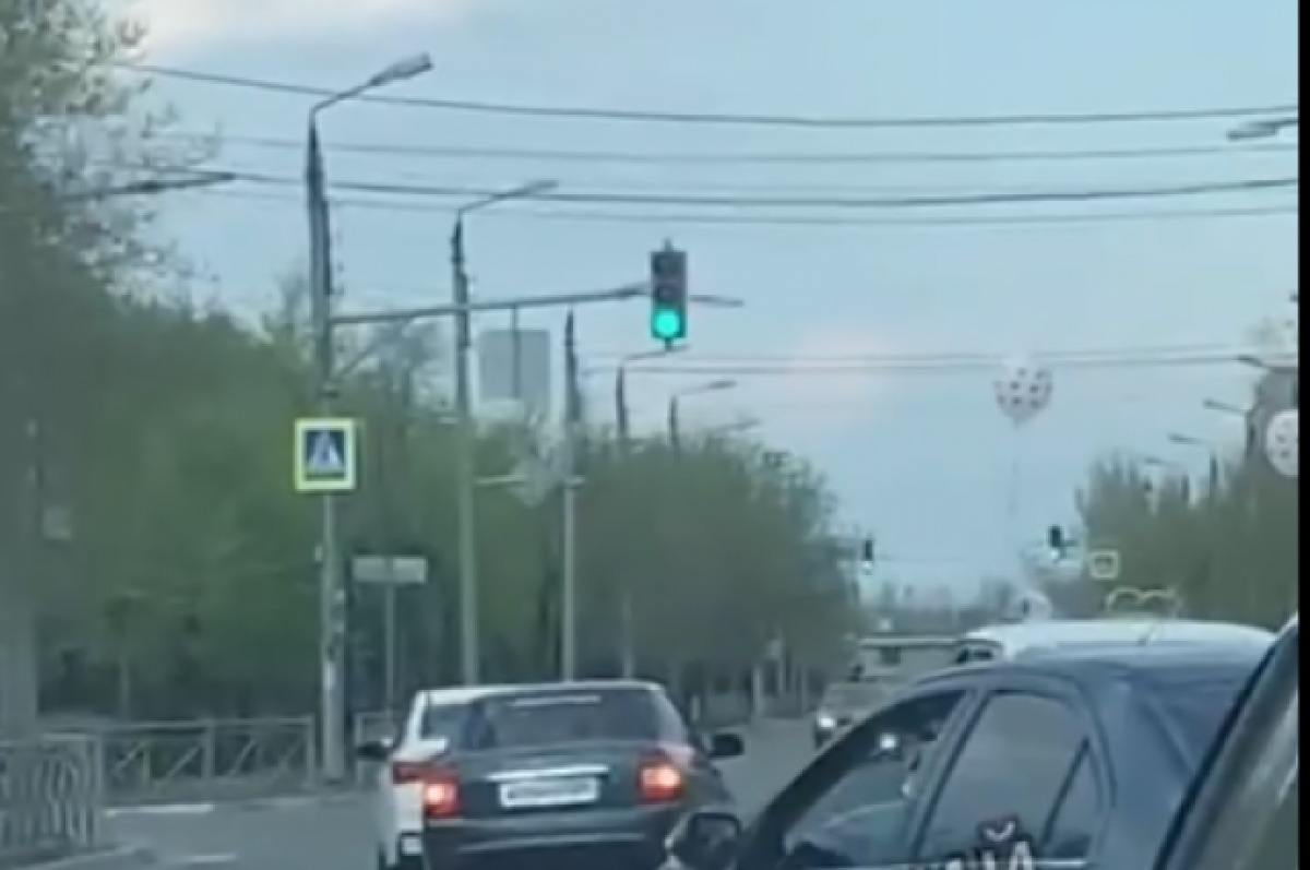    Дерзких водителей свадебного кортежа задержали полицейские под Волгоградом