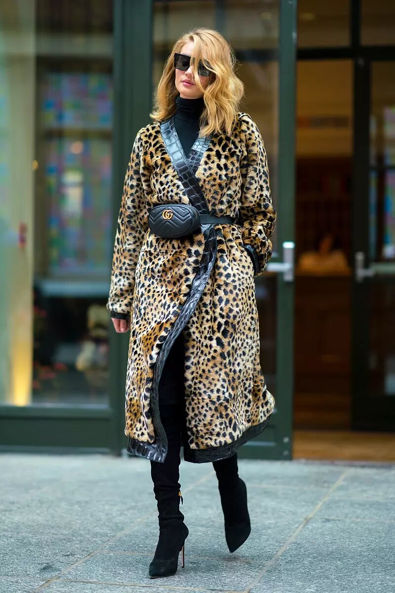 Леопардовый принт, занимающий значительное место в мире моды, вошел в список трендов 2024 года сразу на первое место.-3