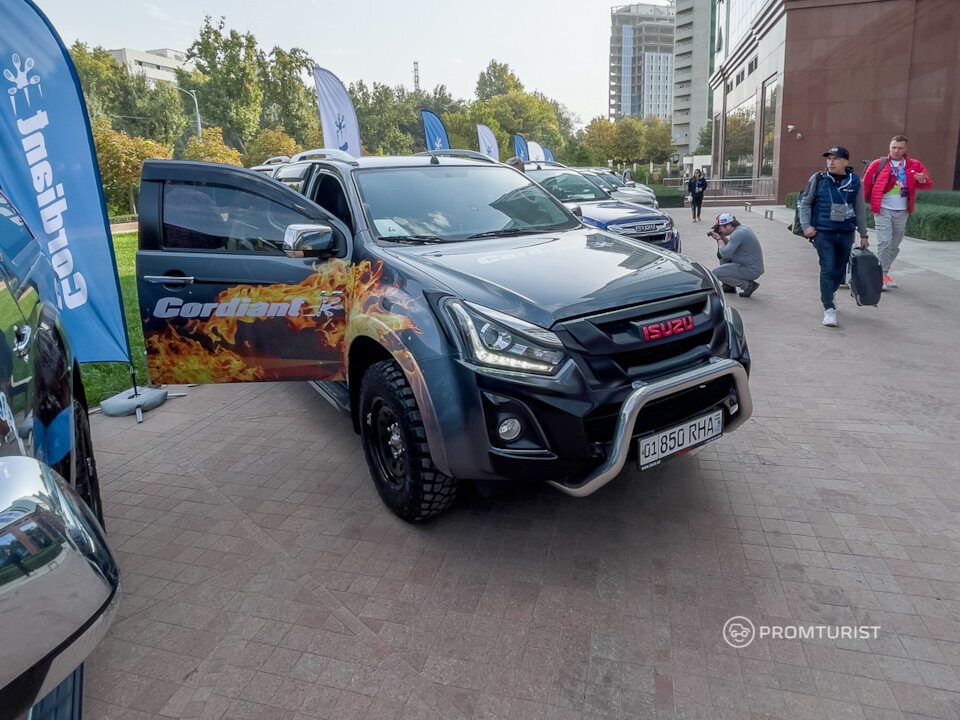 Покажи женщине эту резинку с пупырышками и она поедет с тобой куда угодно