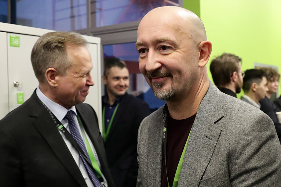 Юрий Коропачинский (справа) на церемонии открытия второй установки по синтезу графеновых нанотрубок. Фото: Кирилл Кухмарь/ТАСС