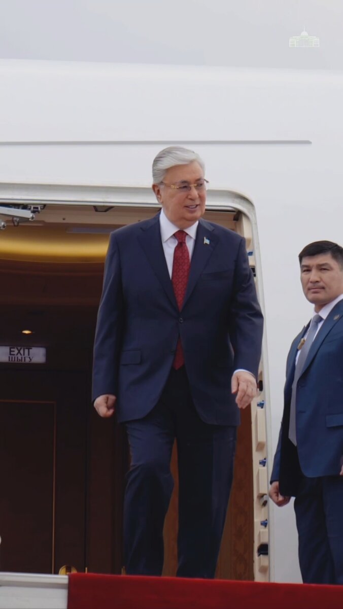 Президент Казахстана Касым-Жомарт Токаев отправился в Армению с однодневным визитом. То, как к нему отнеслись, оказалось для главы республики настоящим 