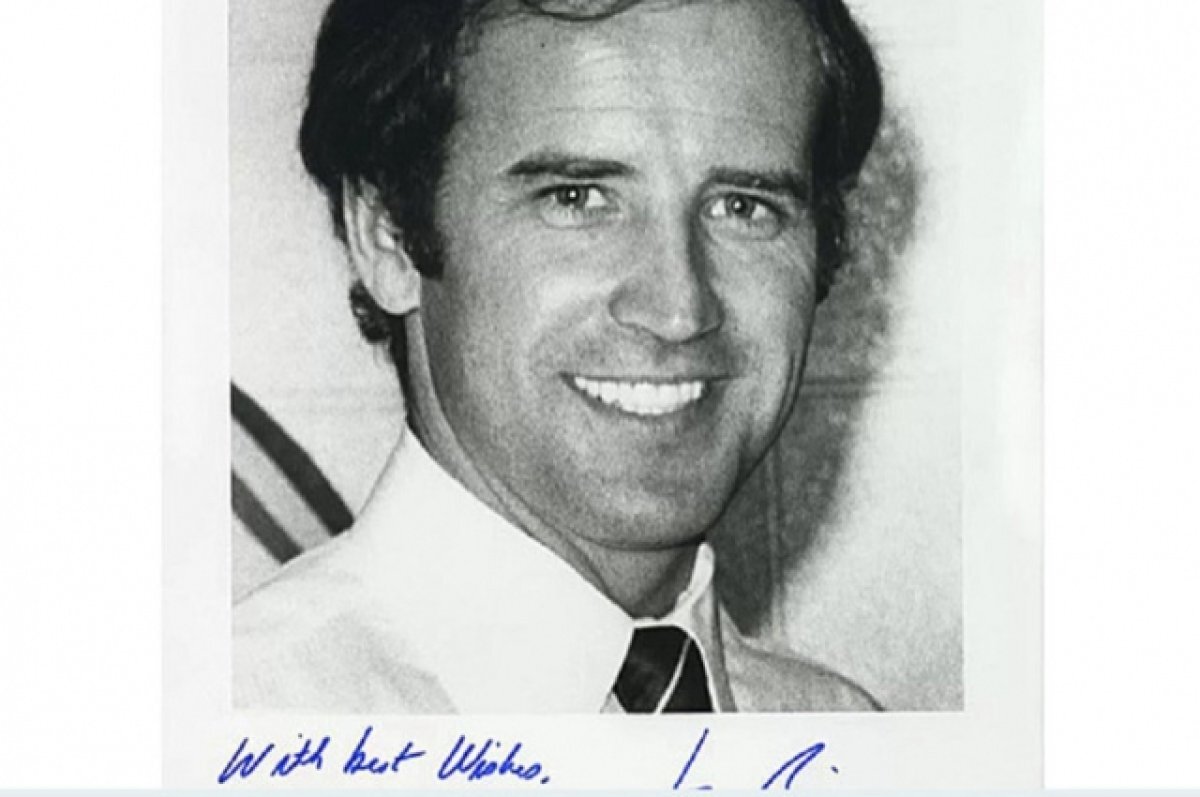    Житель Новосибирска продает 2 настоящих автографа Байдена за 190 рублей