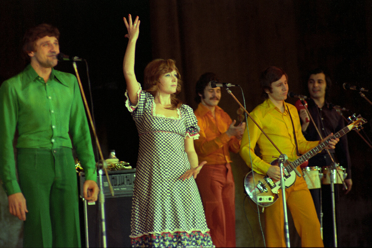 Александр Макаров / РИА Новости📷Алла Пугачева и вокально-инструментальный ансамбль «Веселые ребята», 1976 год