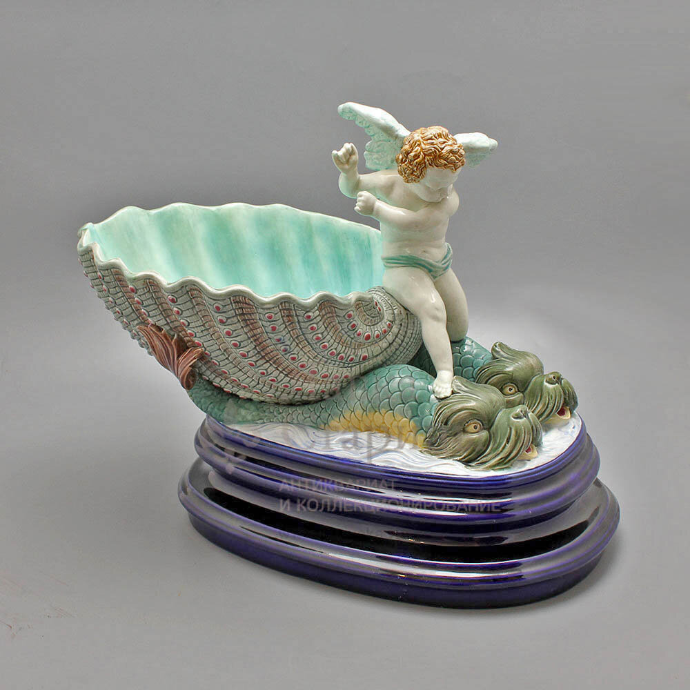 Антикварное кашпо для цветов большого размера «Путто на рыбах», кон. 19, нач. 20 в., фаянс Тов-ва М. С. Кузнецова.  
