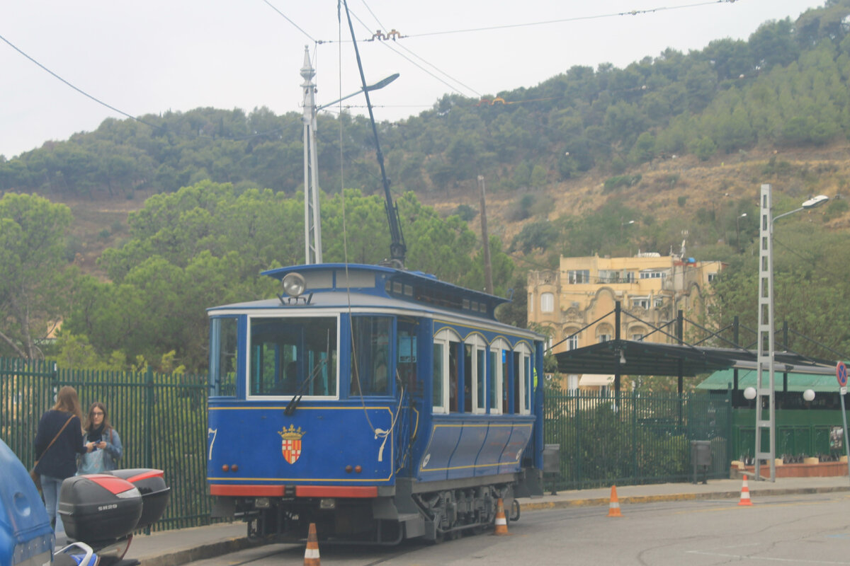конечная "Plaça del Doctor Andreu", маршрут Tramvia Blau, вагон Estrada