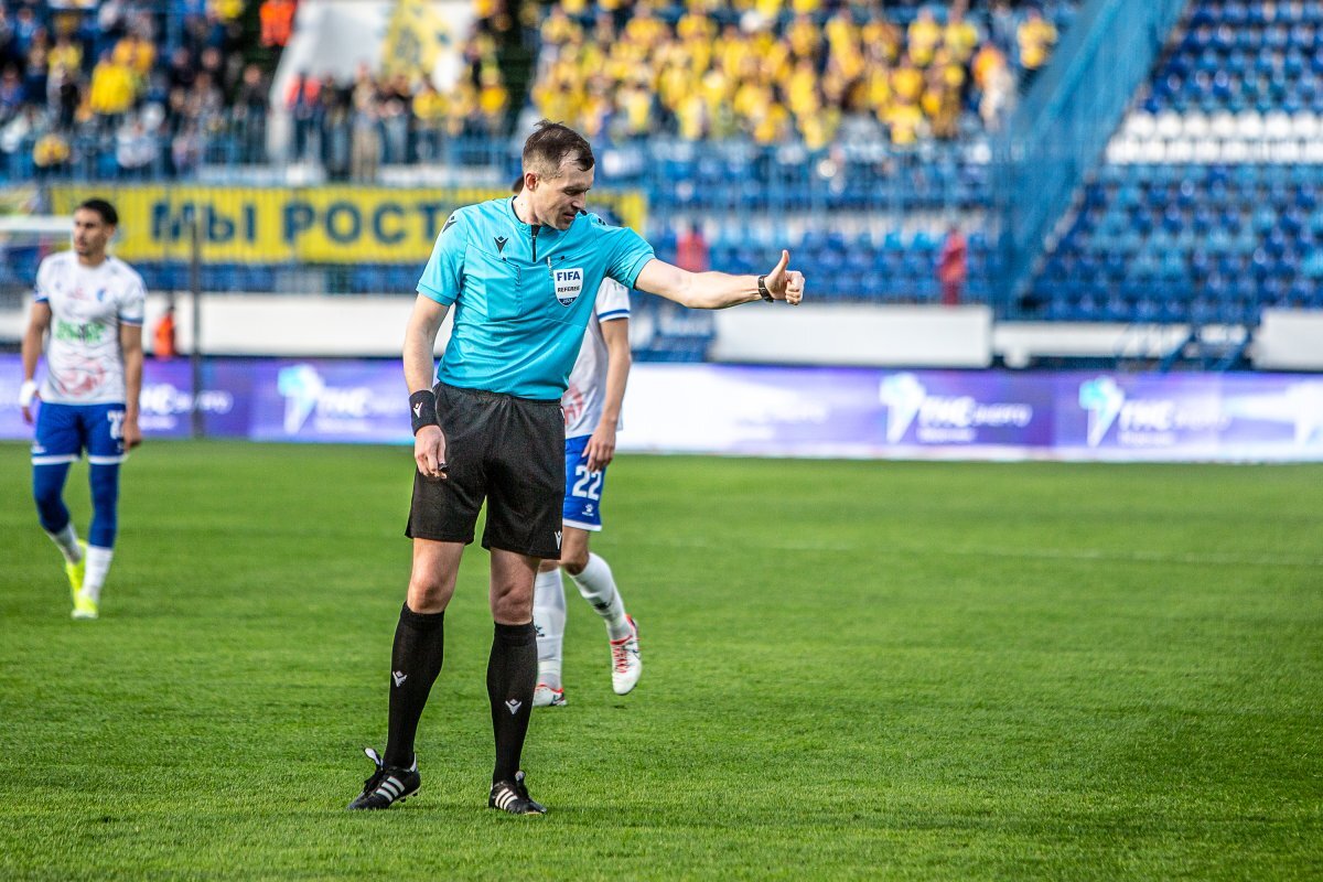    После матча воронежского «Факела» раскритиковали работу арбитра