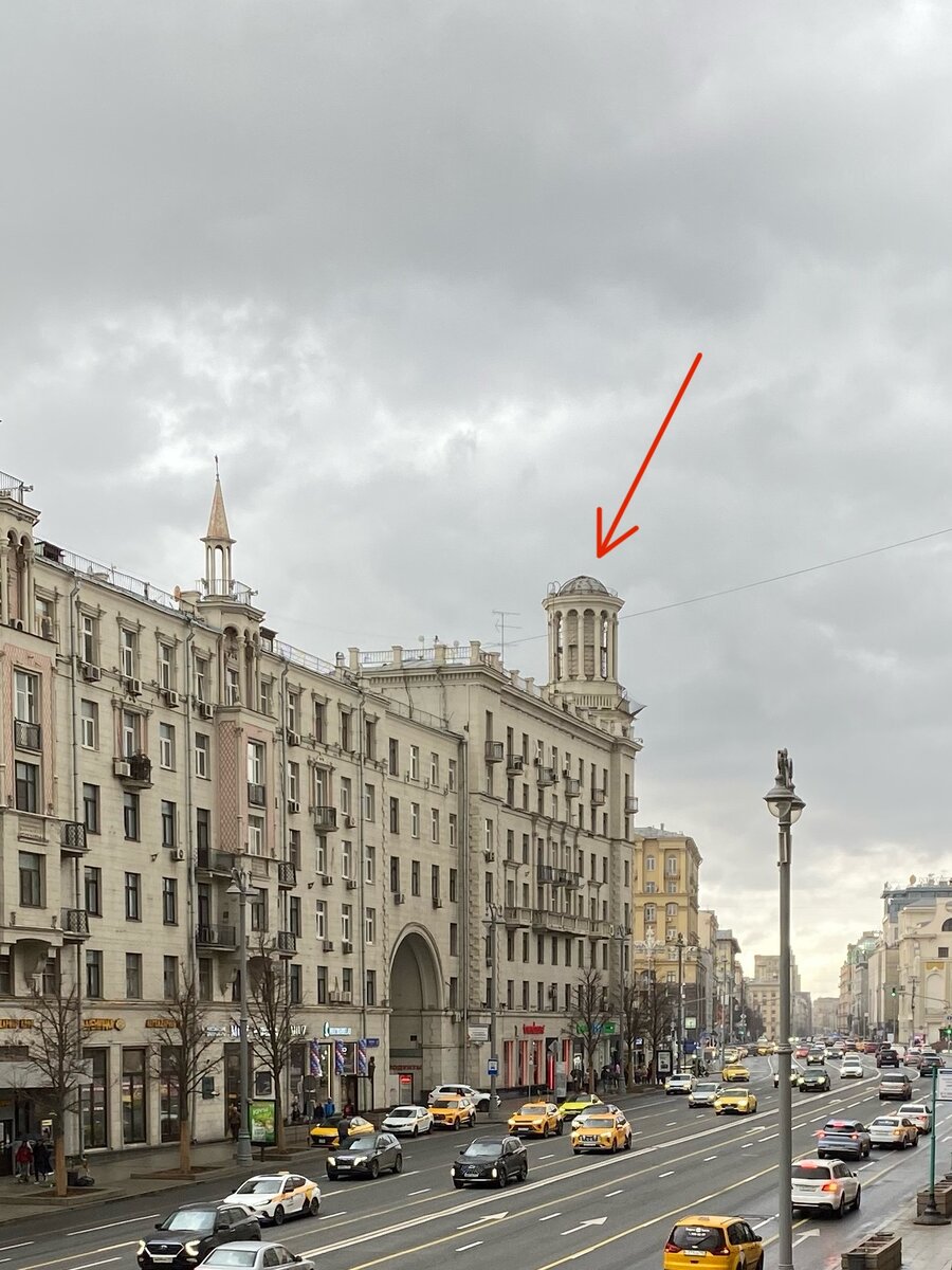 Фото автора канала. Дом под юбкой.