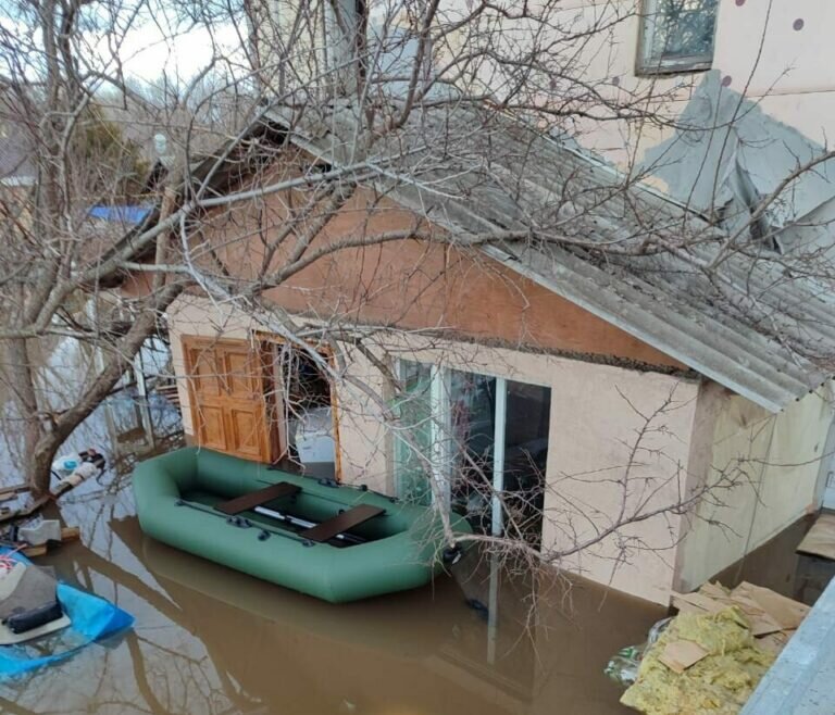    Пятые сутки в подтопленном доме. Оренбуржцы из Заречного рассказали о жизни над водой Белов Михаил Александрович