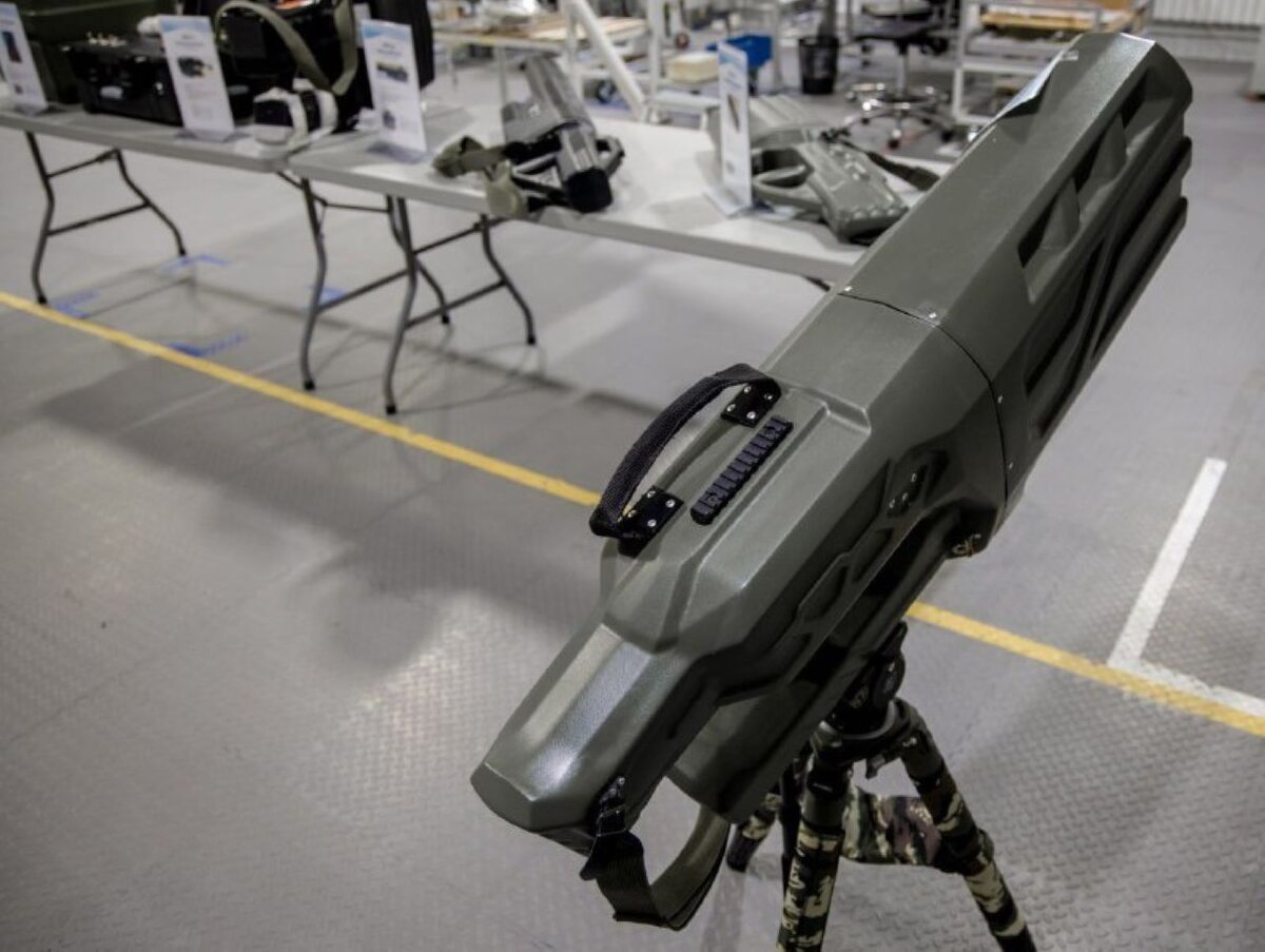    Роман Старовойт поздравил специалистов РЭБ с профессиональным праздником