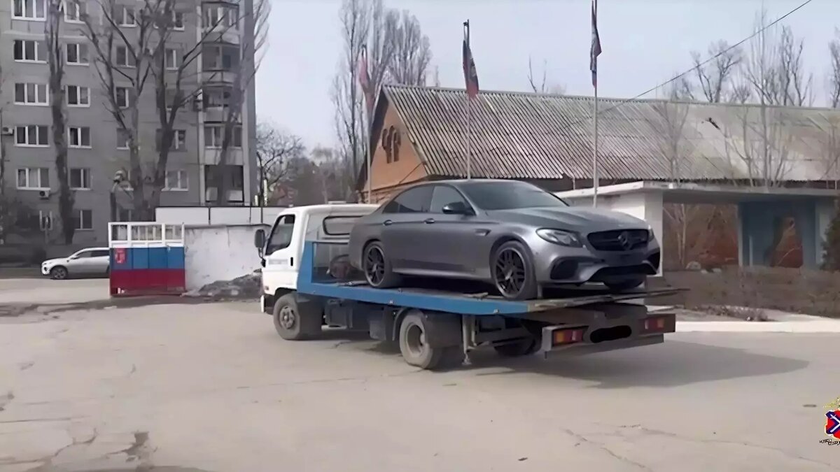     24-летнего дрифтера на Mercedes из Красноармейского района Волгограда на год лишили водительских прав за неоднократные нарушения ПДД, сообщает областная милиция.