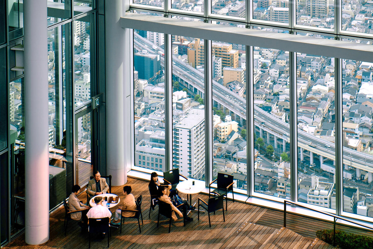 В пяти километрах от замка Осака расположена смотровая площадка Harukas 300 — высочайшая точка в городе. Фото: The Freelens / Flickr.com