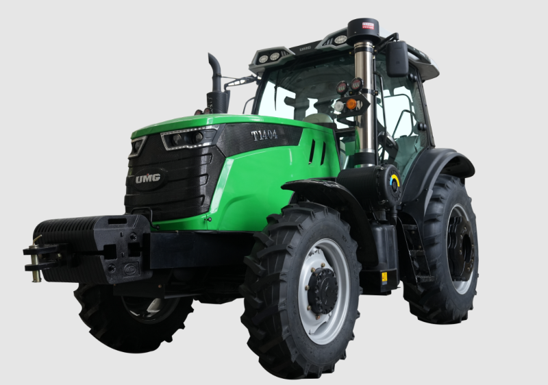 Бренд UMG представил новинку – трактор T1404. В первую очередь модель предназначена для работ в сельскохозяйственной отрасли. Но в плане универсальности техника не уступает знаменитому МТЗ-82.
