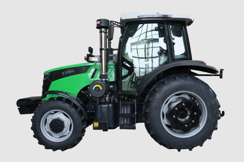 Бренд UMG представил новинку – трактор T1404. В первую очередь модель предназначена для работ в сельскохозяйственной отрасли. Но в плане универсальности техника не уступает знаменитому МТЗ-82.-2
