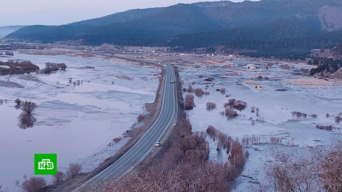    Вода затапливает дома в Томской области и Бурятии