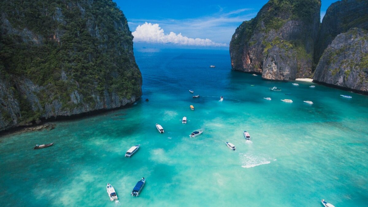 Фото  Humphrey Muleba - Maya Bay, Ko Phi Phi, Таиланд (использование по лицензии Unsplash).