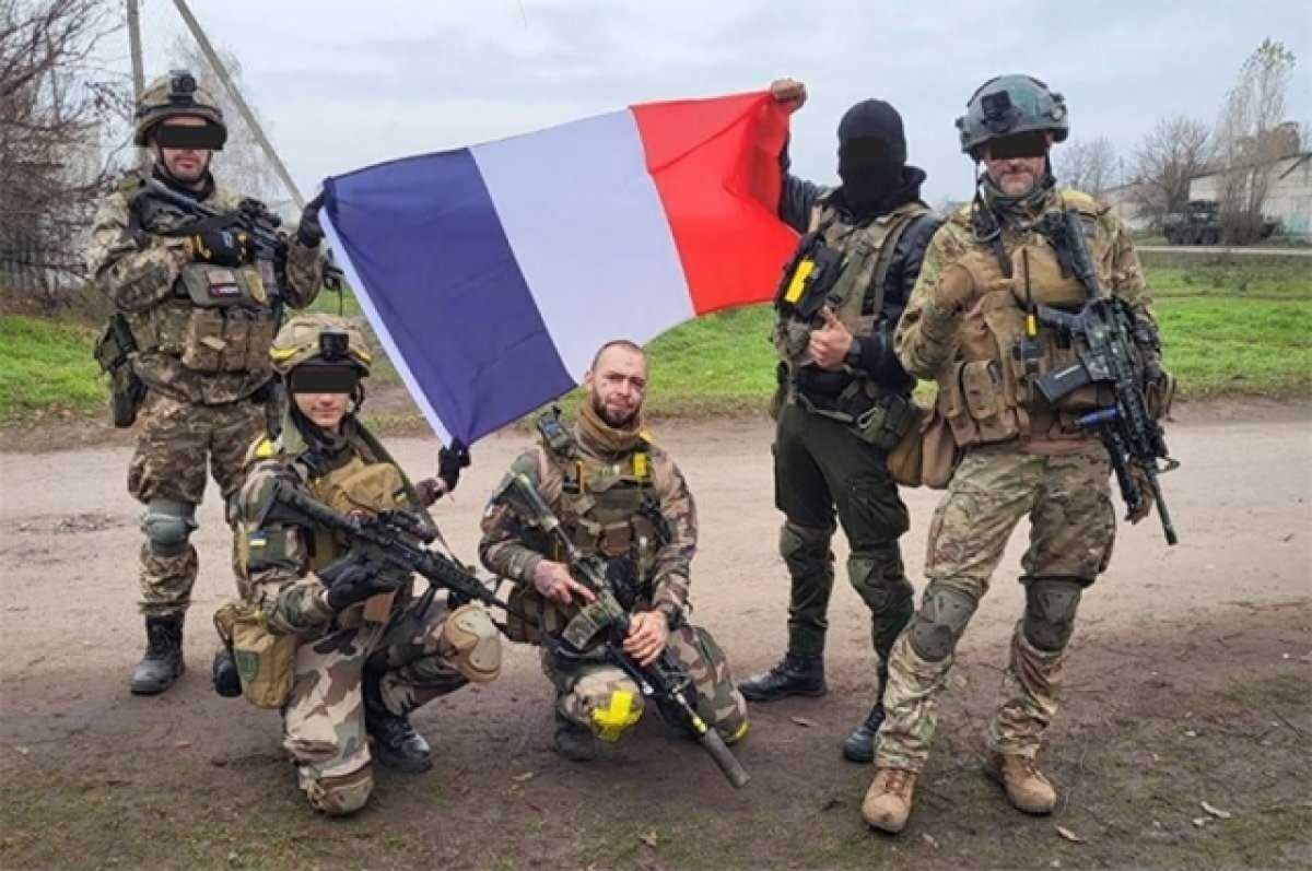    «Группа из 100 человек».