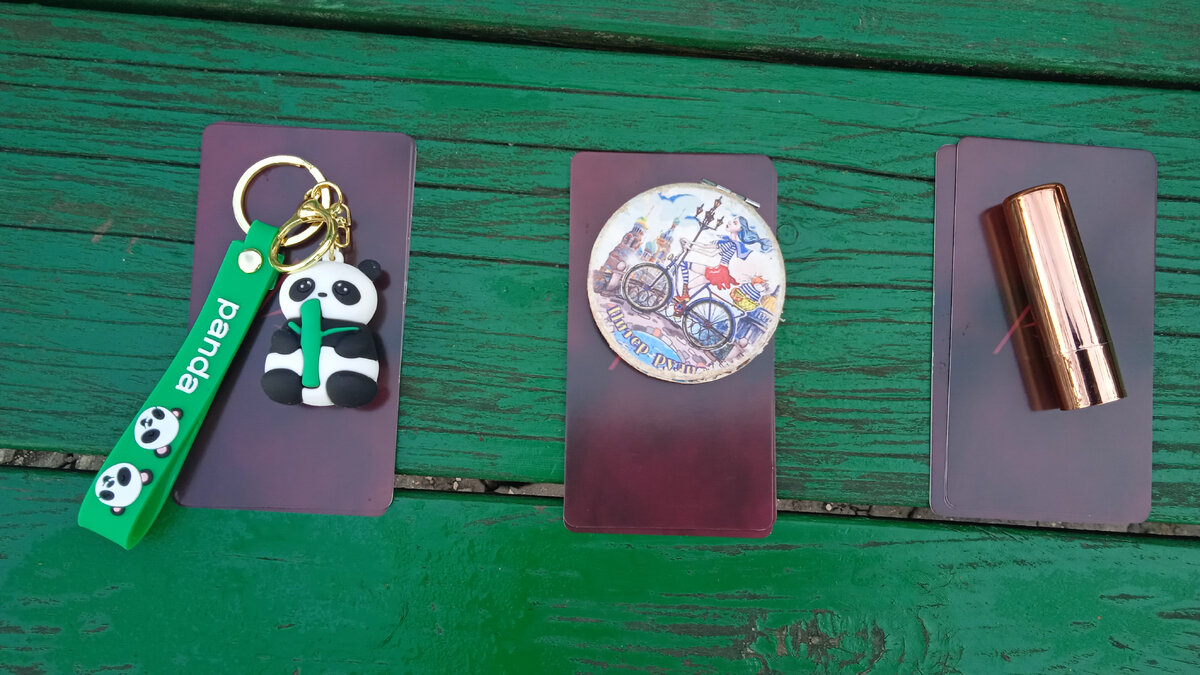 1. Панда - медведь, но очень добрый. 2. Зеркало - отражение Себя. 3. Помада - подчеркивает красоту Души