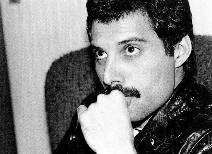 Почему Фредди Меркьюри решился на резкую смену имиджа в начале 80-х?
