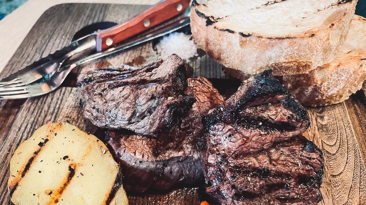     Что такое ушное? Загадочное блюдо старорусской кухни, о котором, вероятно, известно немногим. Небольшая история ушного и рецепт — в материале Города55.