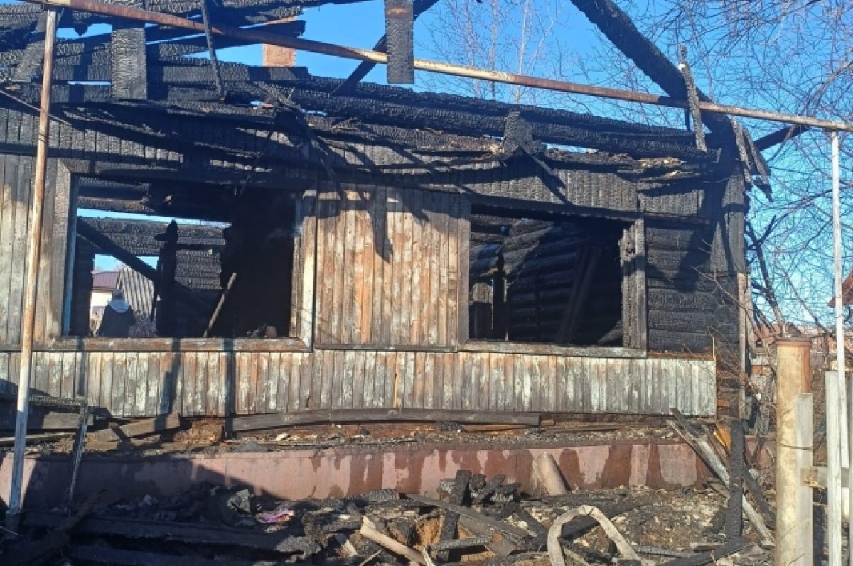    В Свердловской области три человека погибли при пожаре