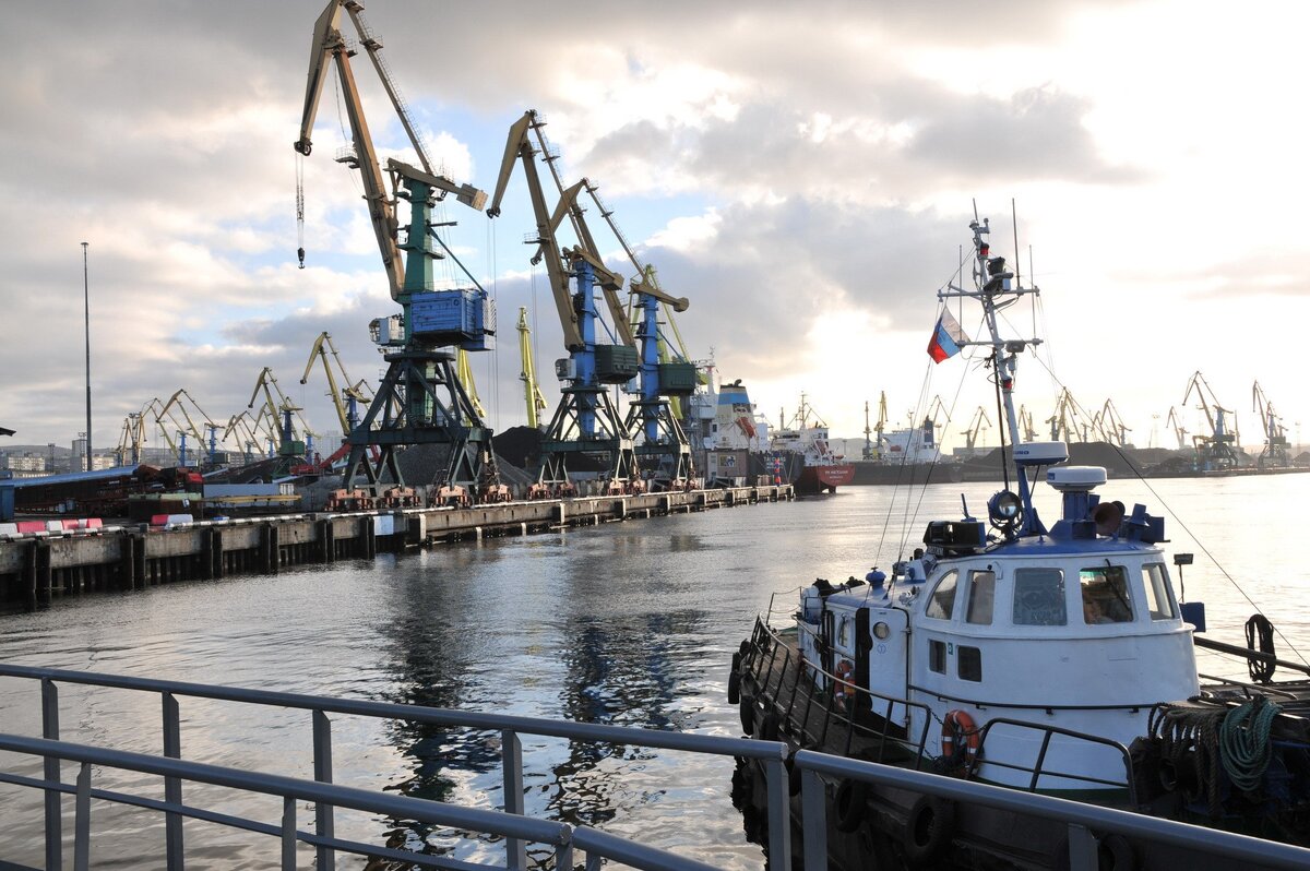 Мурманский торговый порт. Морской порт Мурманск. Грузовой порт Мурманск. Северный порт Мурманск.