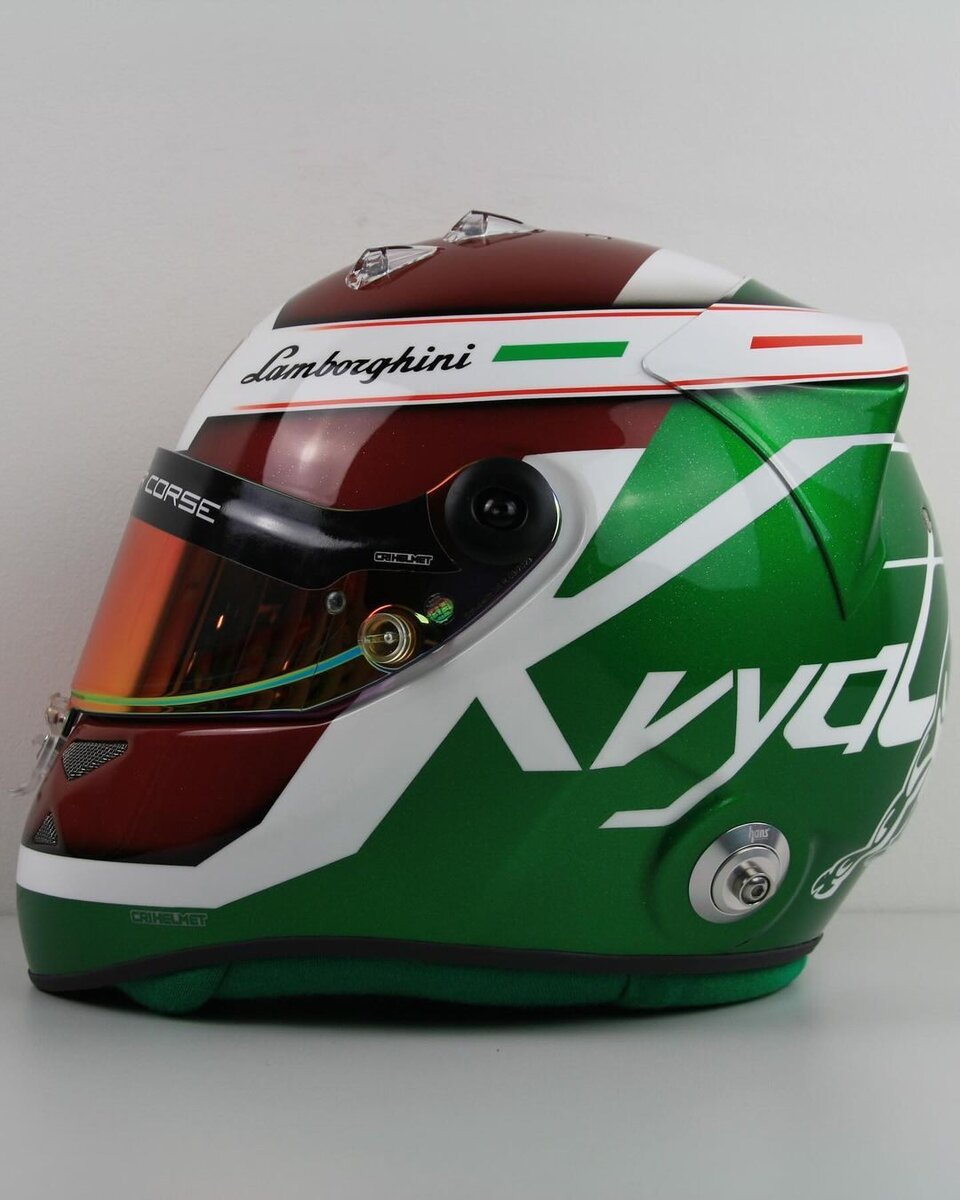    Новый шлем Даниила КвятаФото: Соцсети