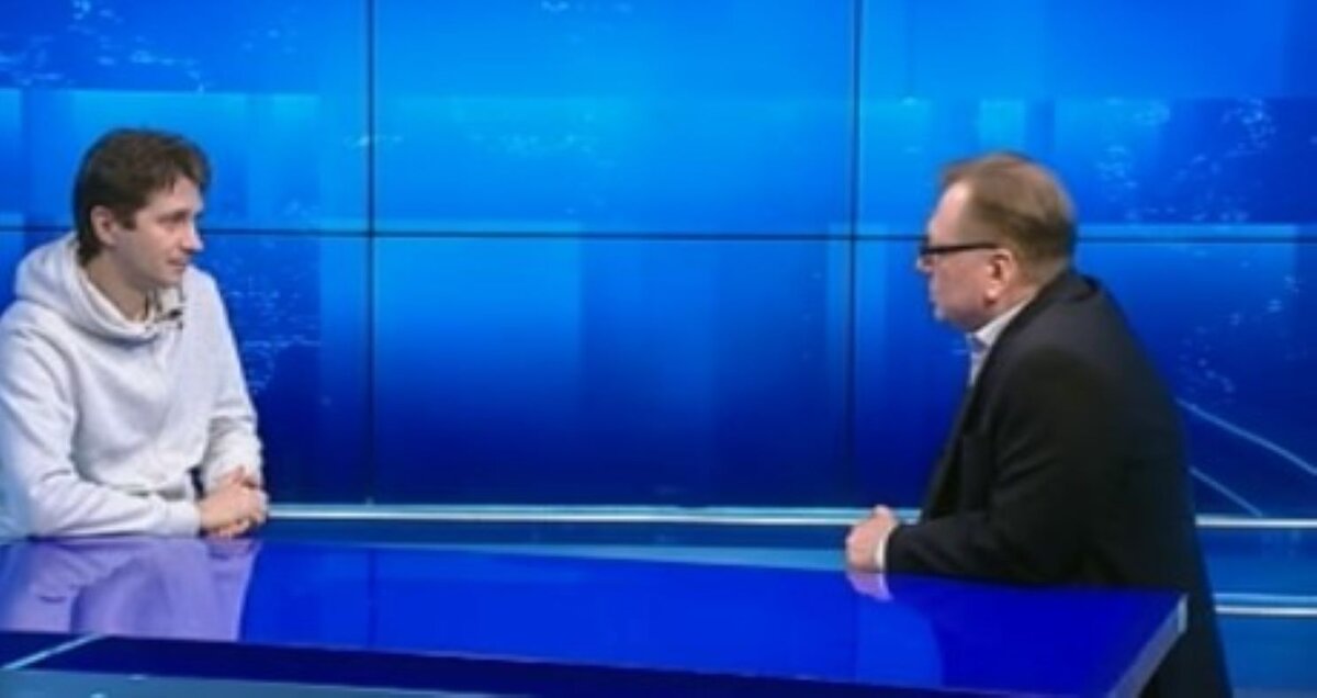    В студии ГТРК "Курск" артист областного драматического театра Евгений Сетьков