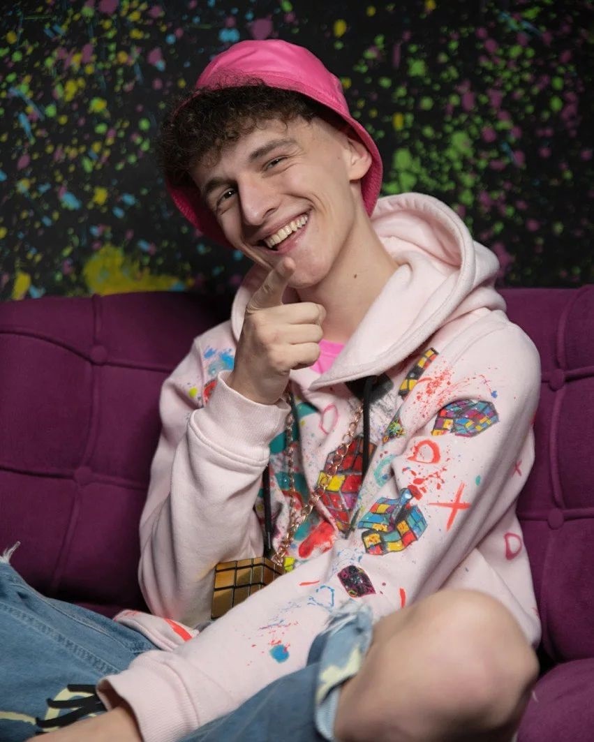    Пени Дим Димыча сделали его популярным у молодежной аудиторииСоцсети