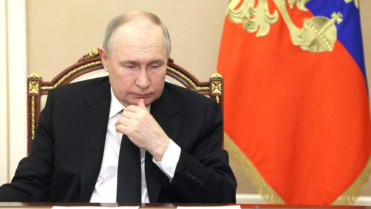     Президент раскритиковал работу губернатора, но пожелал ему удачи на сентябрьских выборах.
