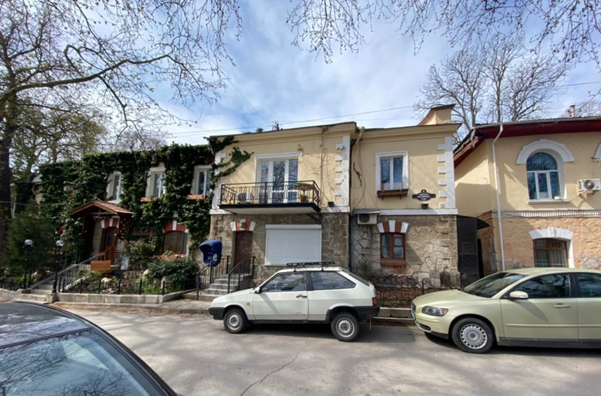 Рис. 2. Контора управляющего имением. Современный вид. Фотография автора