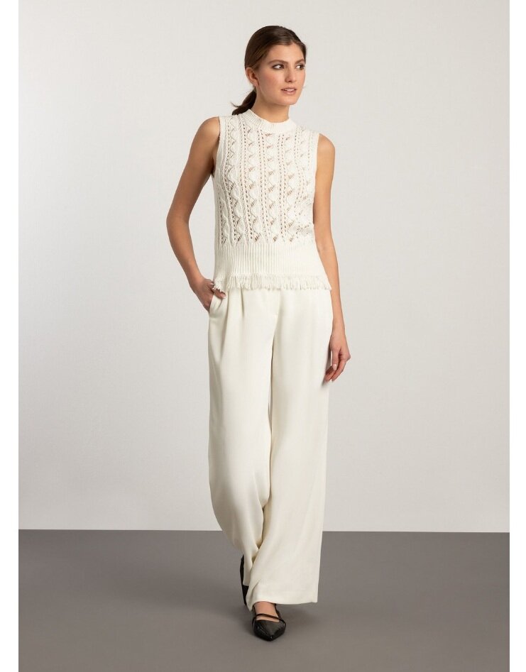 Белый топ с бахромой. Фото источник: интернет-магазин.