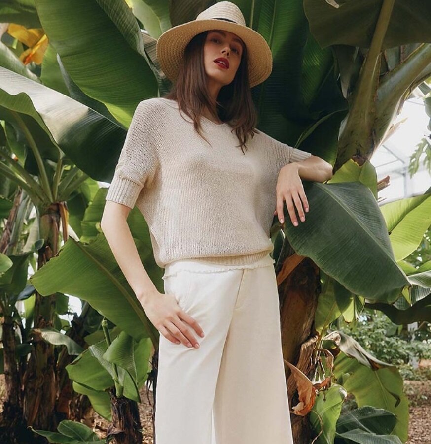 Розовый джемпер. Лицевая гладь. Фото источник: интернет-магазин.