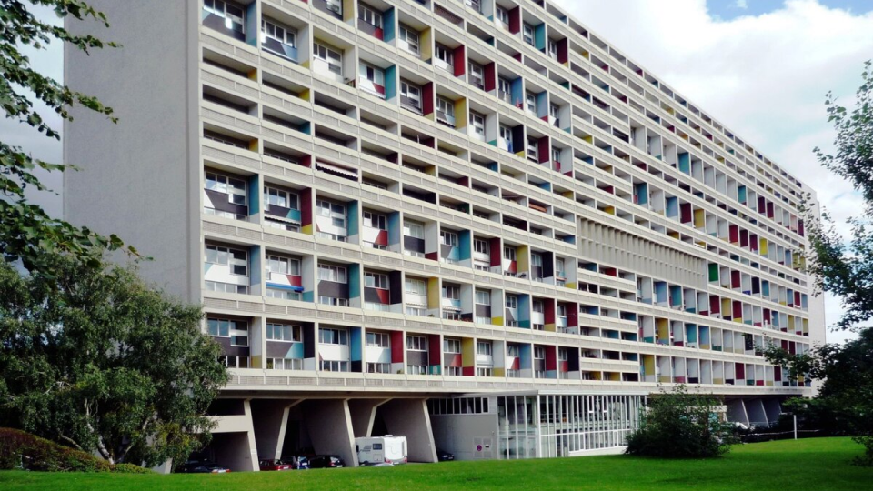 Идеи жилой застройки Ле Корбюзье получили широкое распространение во Франции после Второй мировой войны